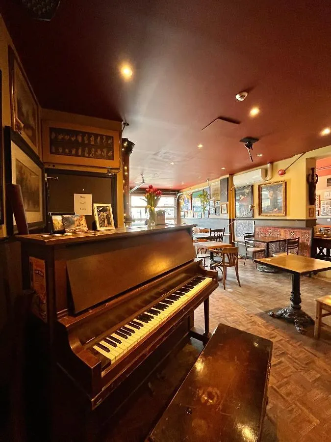 The Only Backpacker'S Inn (Adults Only) Toronto 2*,  Canadá