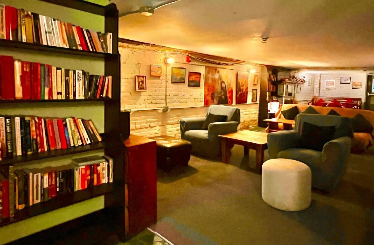 ** गेस्ट हाउस The Only Backpacker'S Inn (Adults Only) Canada